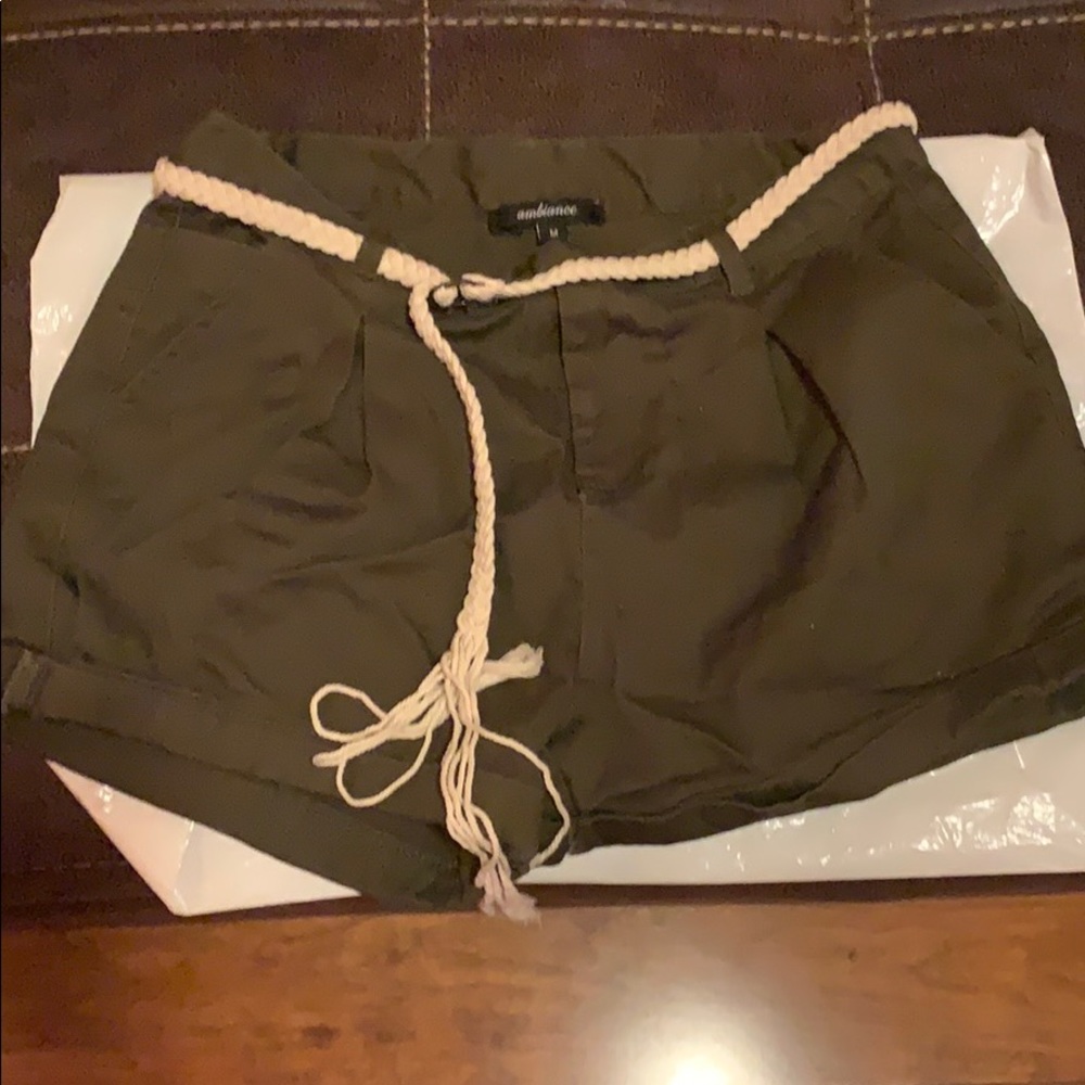 Ambiance short with braided belt